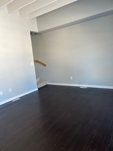 Spacious 2 Bedroom Town home with Garage & Private Courtyard